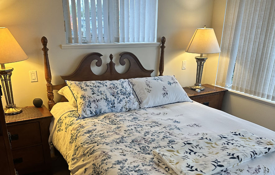 Corbett Guest House - Victoria BC Bed and Breakfast with custom adventures, sailing, bed and breakfast in Victoria BC