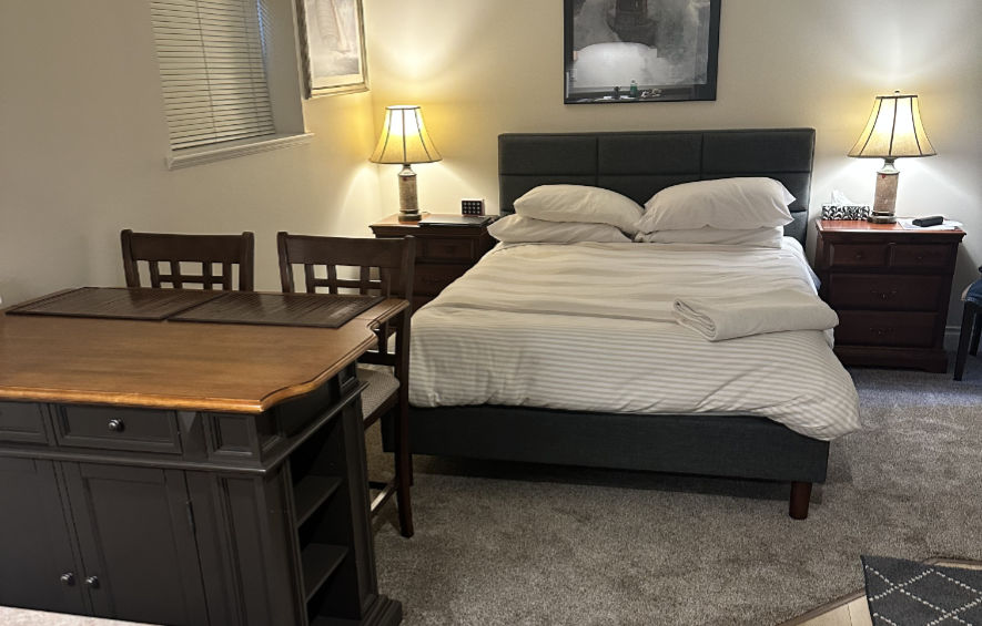 Corbett Guest House - Victoria BC Bed and Breakfast with custom adventures, sailing, bed and breakfast in Victoria BC